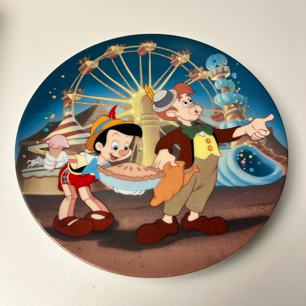 5 of 6 PINOCCHIO COLLECTABLE PLATE
